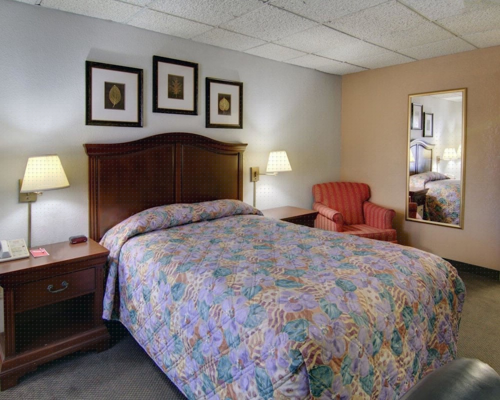 Econo Lodge & Conference Center - photo 14