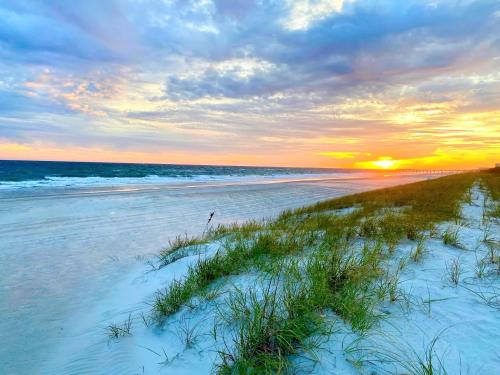 Island Inn of Atlantic Beach - photo 42