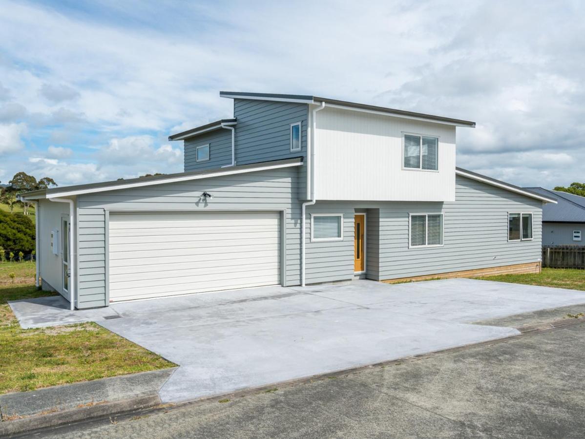Ruakaka Sands Ruakaka Holiday Home — 4-Star Luxury Hotel in Ruakaka, New Zealand