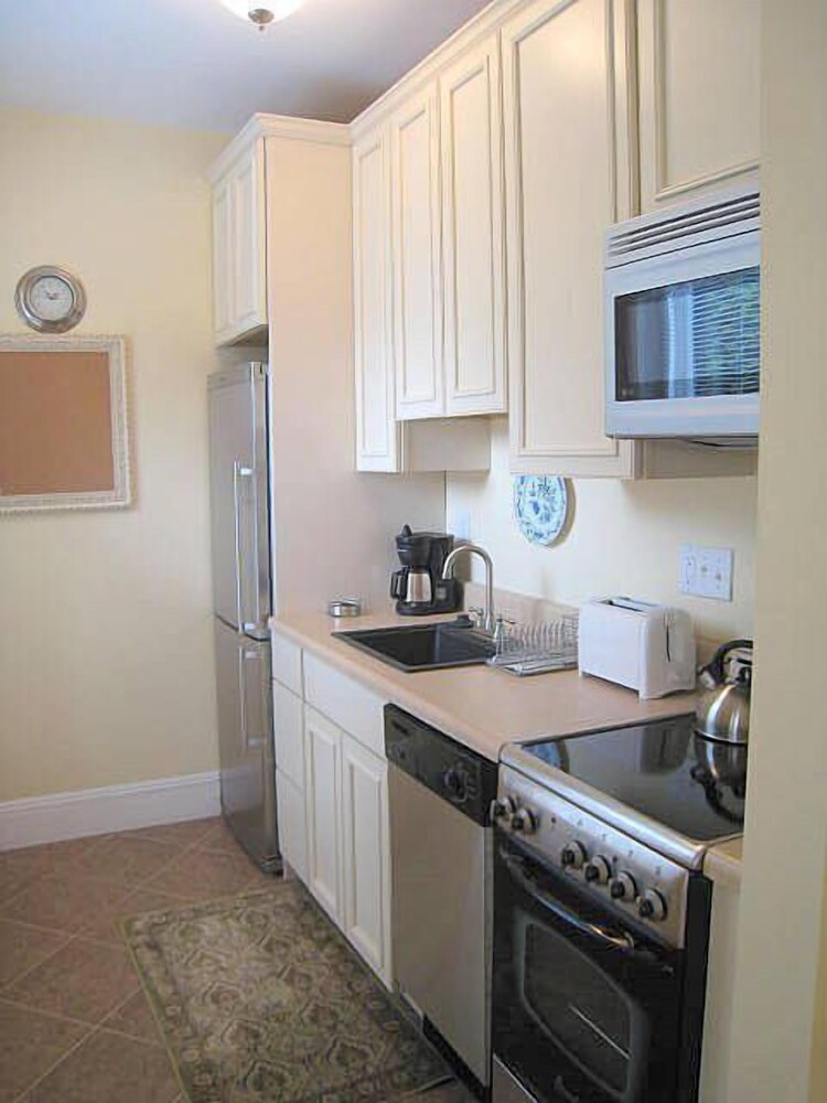 Back Bay Suites - photo 6