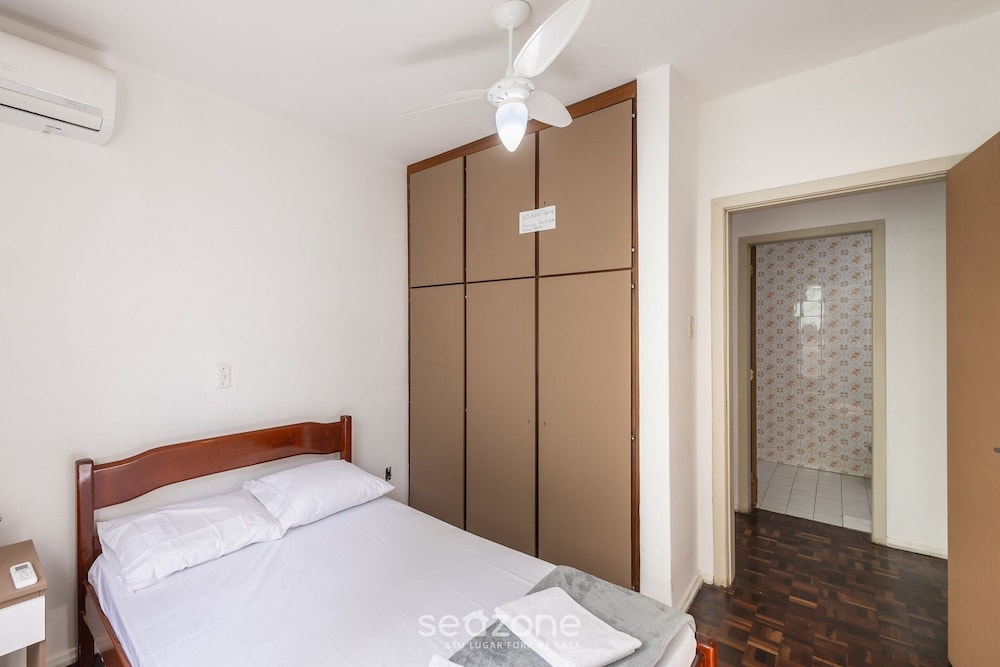 Apt in BC Center w Balcony 260m From Beach Elo0207