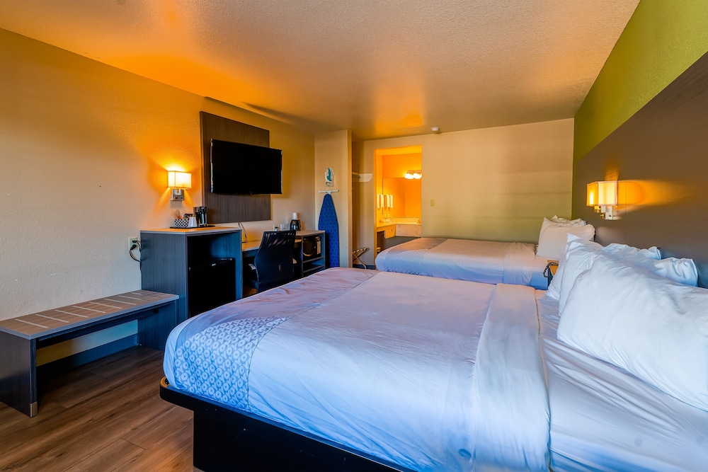 OYO Hotel Yoakum West - photo 12