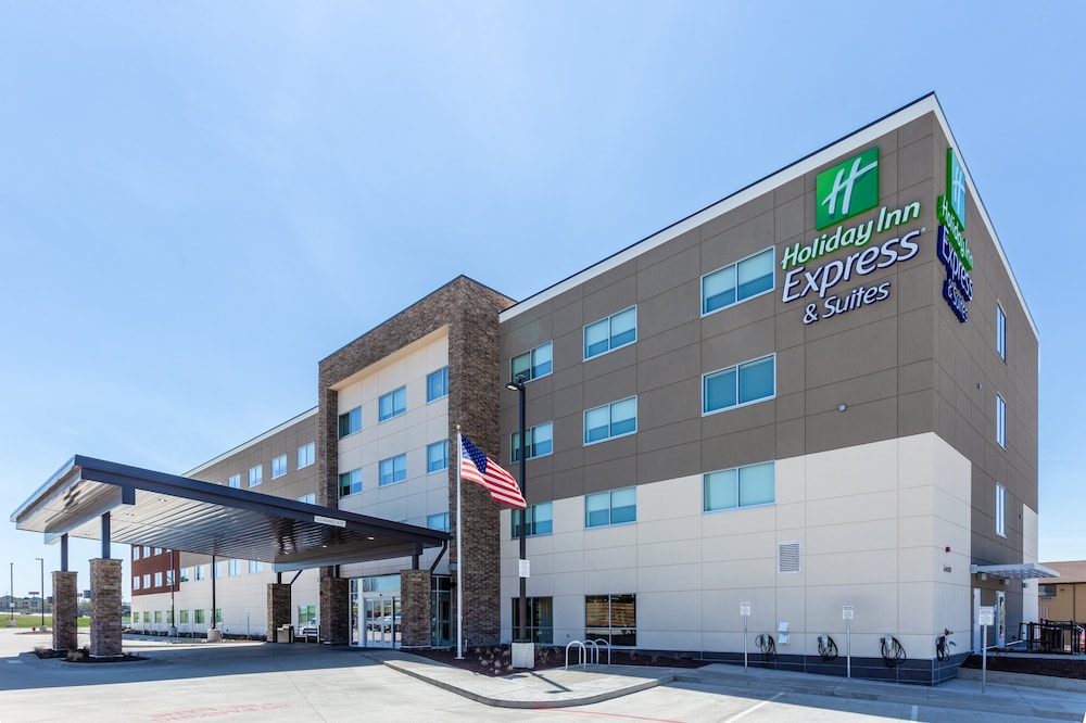 Holiday Inn Express & Suites Springfield North an IHG Hotel - featured photo