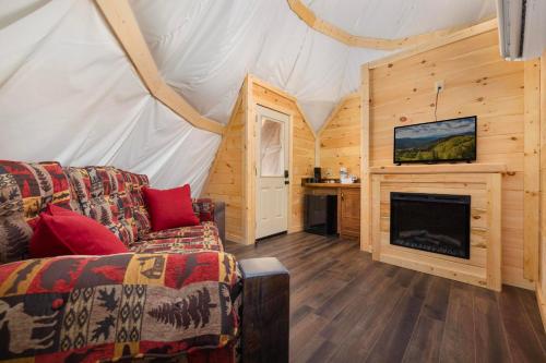 Soaring Dreams Teepee No catch - last minute hotel in Sevierville