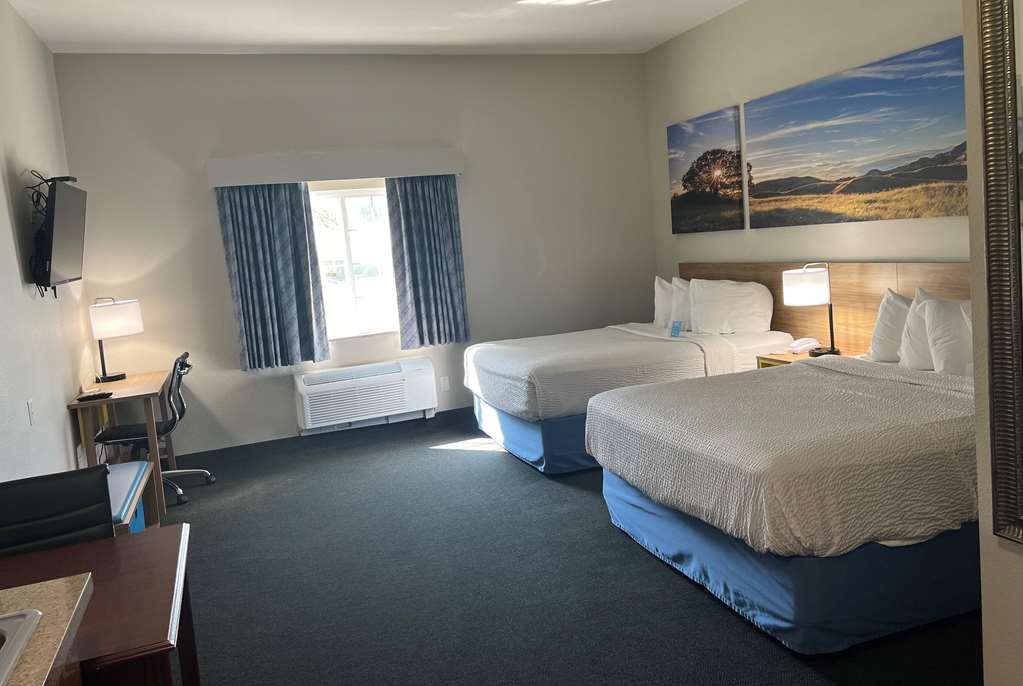 Days Inn & Suites by Wyndham Columbus NE - photo 17