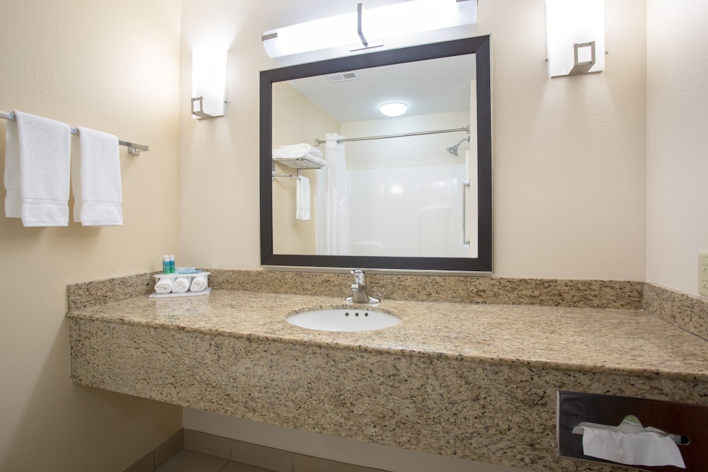 Holiday Inn Express Hotel & Suites Concordia by IHG - photo 16