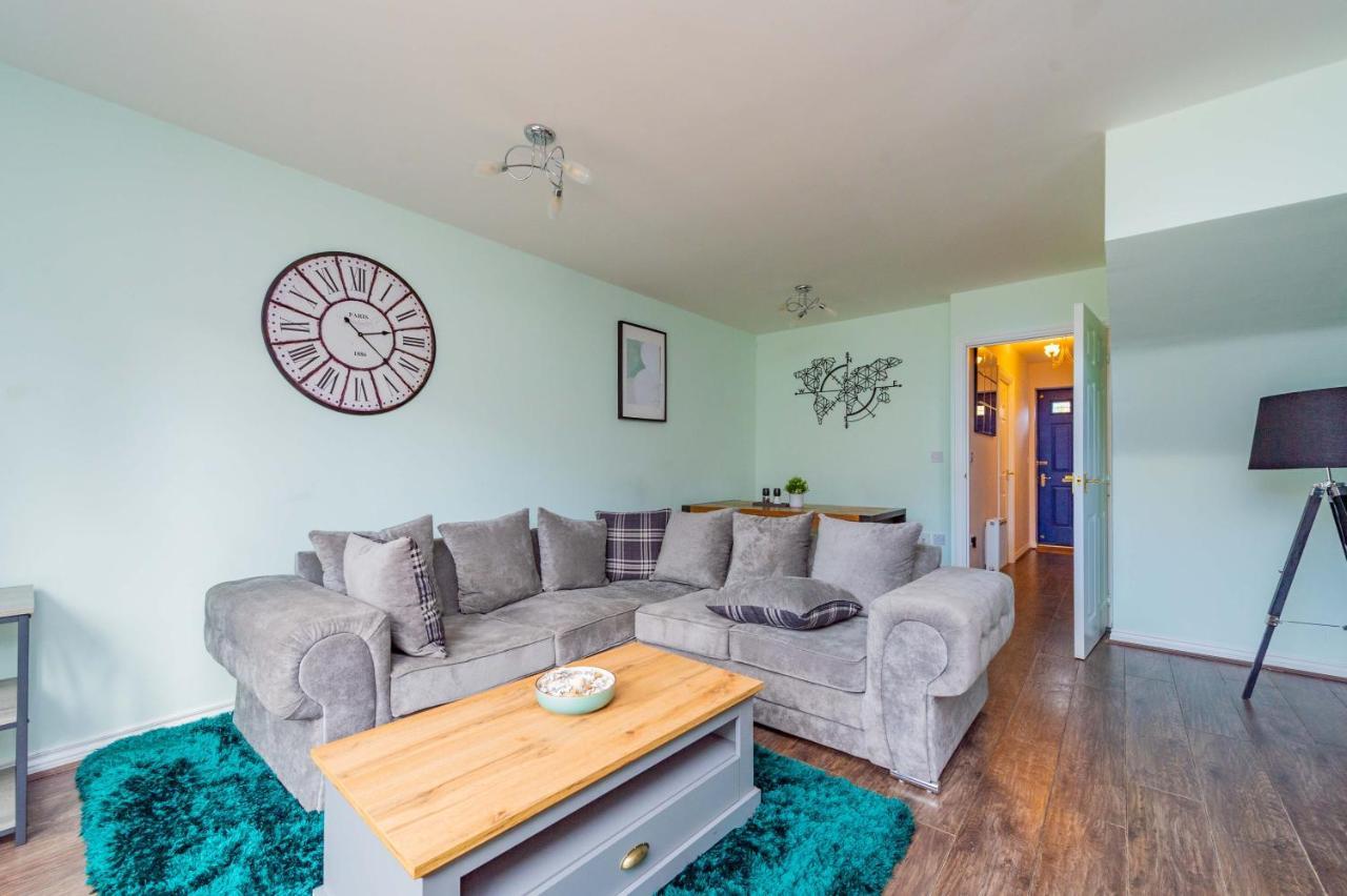 Central Townhouse Tipton Sleeps 8 Ideal for Contractors & Families — 4-Star Luxury Hotel in Tipton, United Kingdom