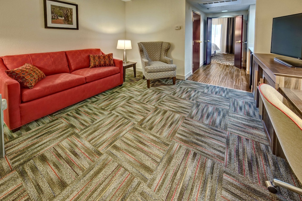 Hampton Inn Newberry Opera House - photo 16