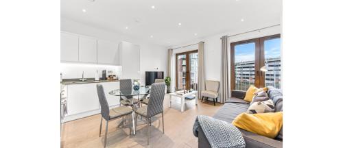 Metropolitan Luxury: Chic 2BR Flat in St. Albans — 4-Star Luxury Hotel in St Albans, United Kingdom