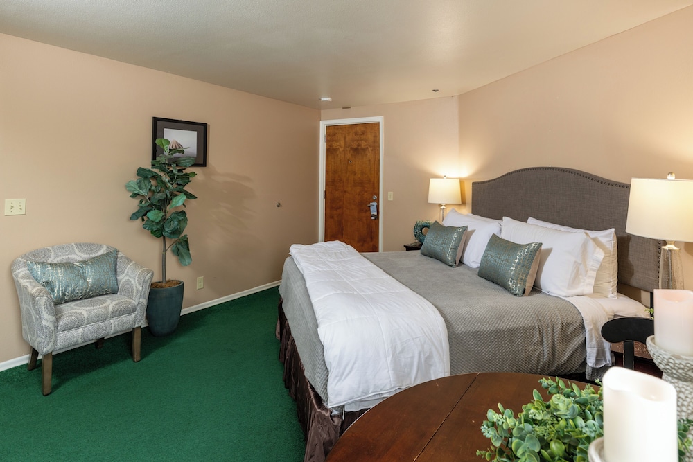 Seaside Oceanfront Inn - photo 36