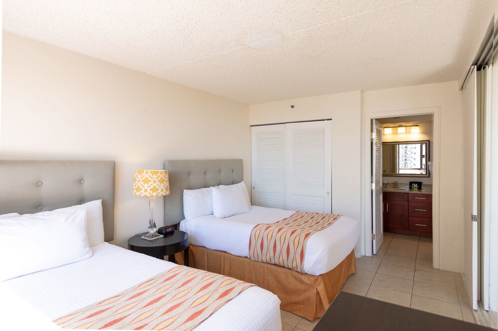 Waikiki Banyan Ocean View Tower 2 Suite 2310 - photo 6