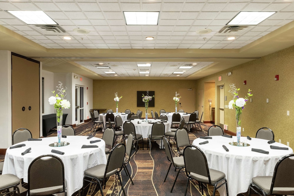Hilton Garden Inn Des Moines West - photo 82