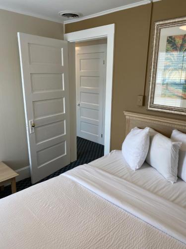 The Admiral Hotel Motel - photo 202