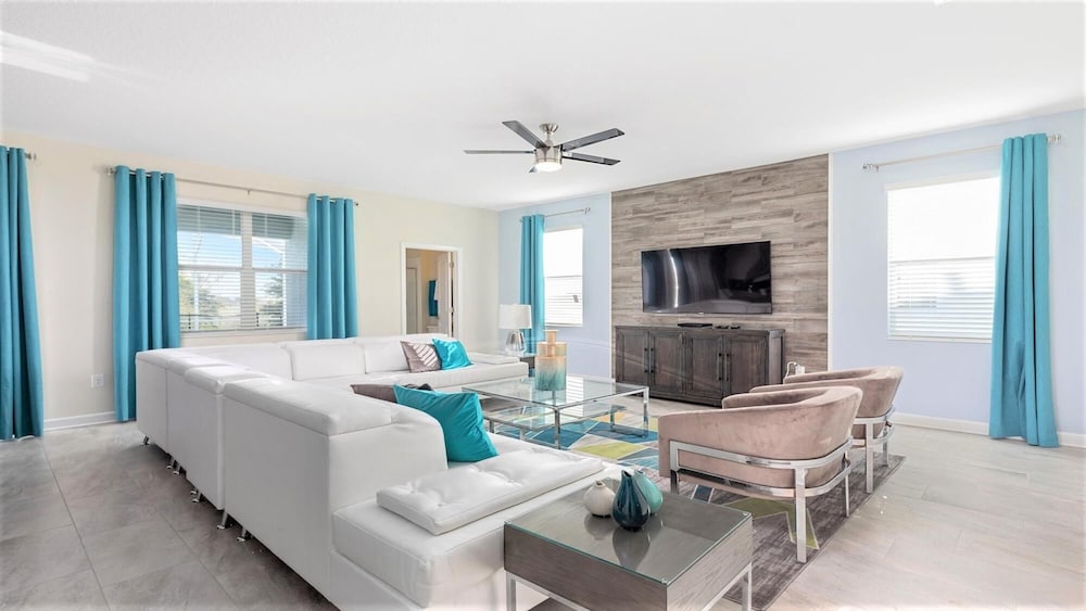 Spacious 6BR w Pool SPA With a Stunning Green View - photo 28
