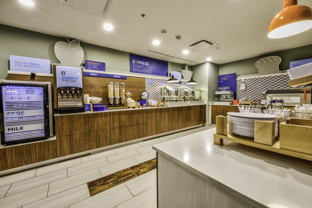 Holiday Inn Express & Suites Dallas NW Farmers Branch by IHG - photo 31