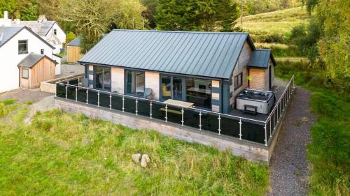 New Build Lodge With Stunning Views of Loch Awe — 4-Star Luxury Hotel in Hayfield, United Kingdom