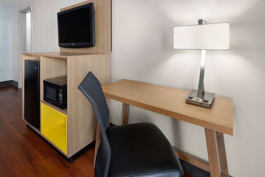 Days Inn by Wyndham Americus - photo 11