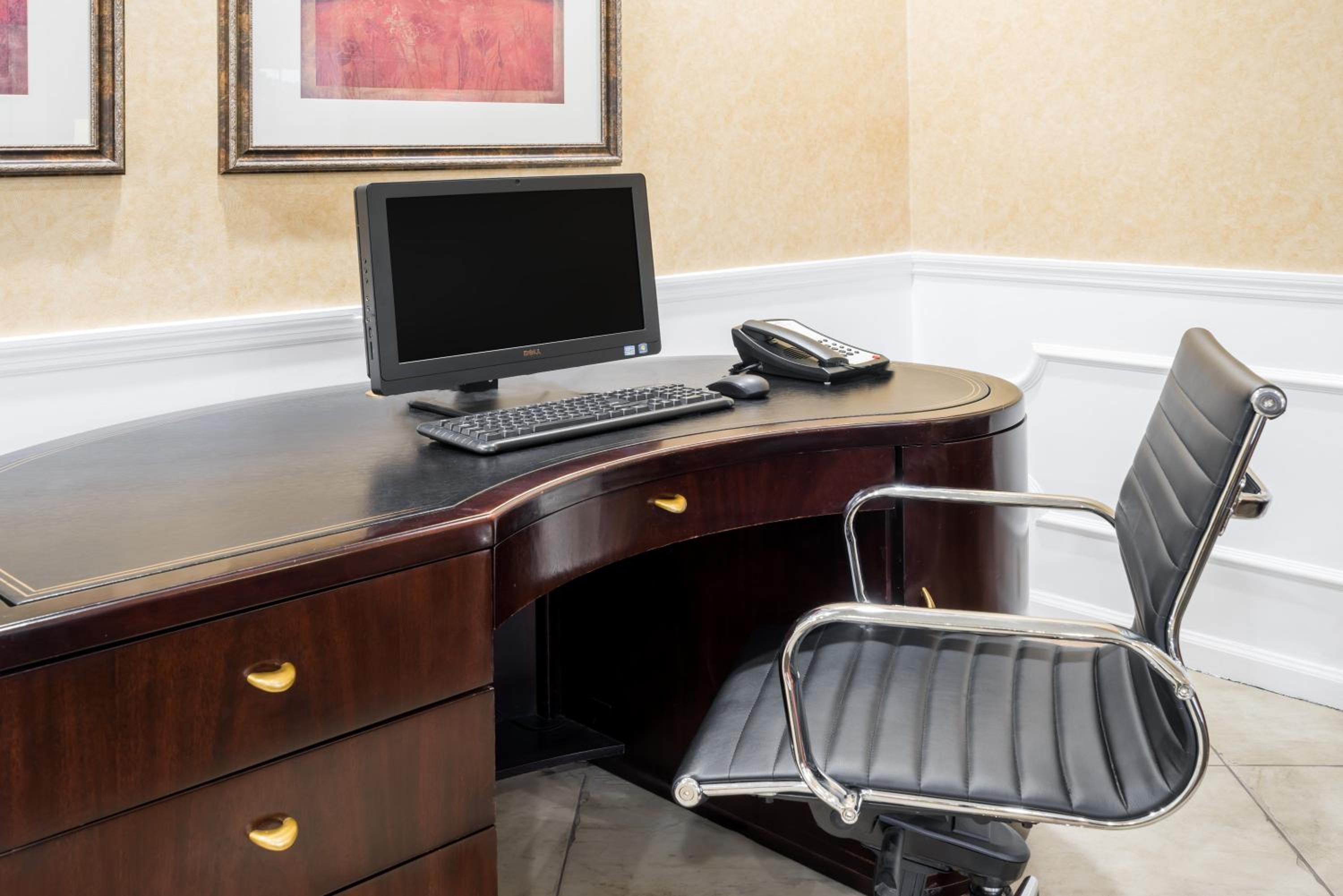 Howard Johnson by Wyndham Dalton - photo 18