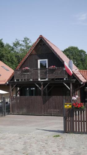 Agroturystyka FIFI Domek drewniany z 2 sypialniami pet-friendly hotel Mlynary