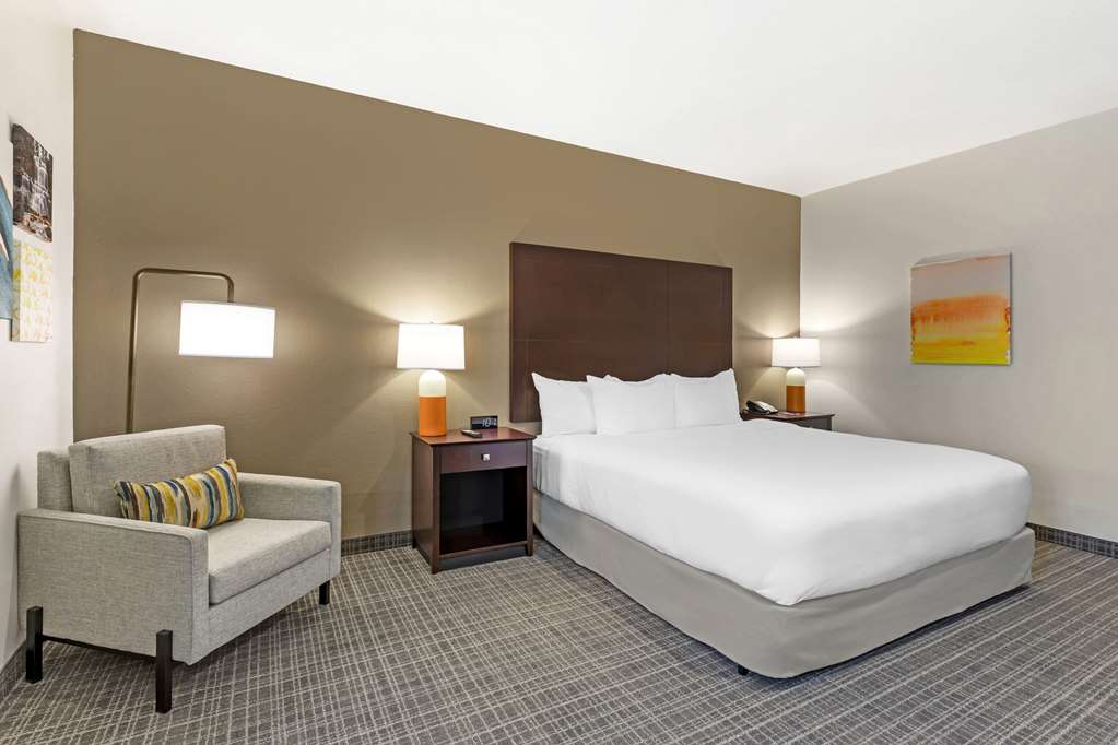 Comfort Inn & Suites Verona at Turning Stone Resort Casino - photo 6