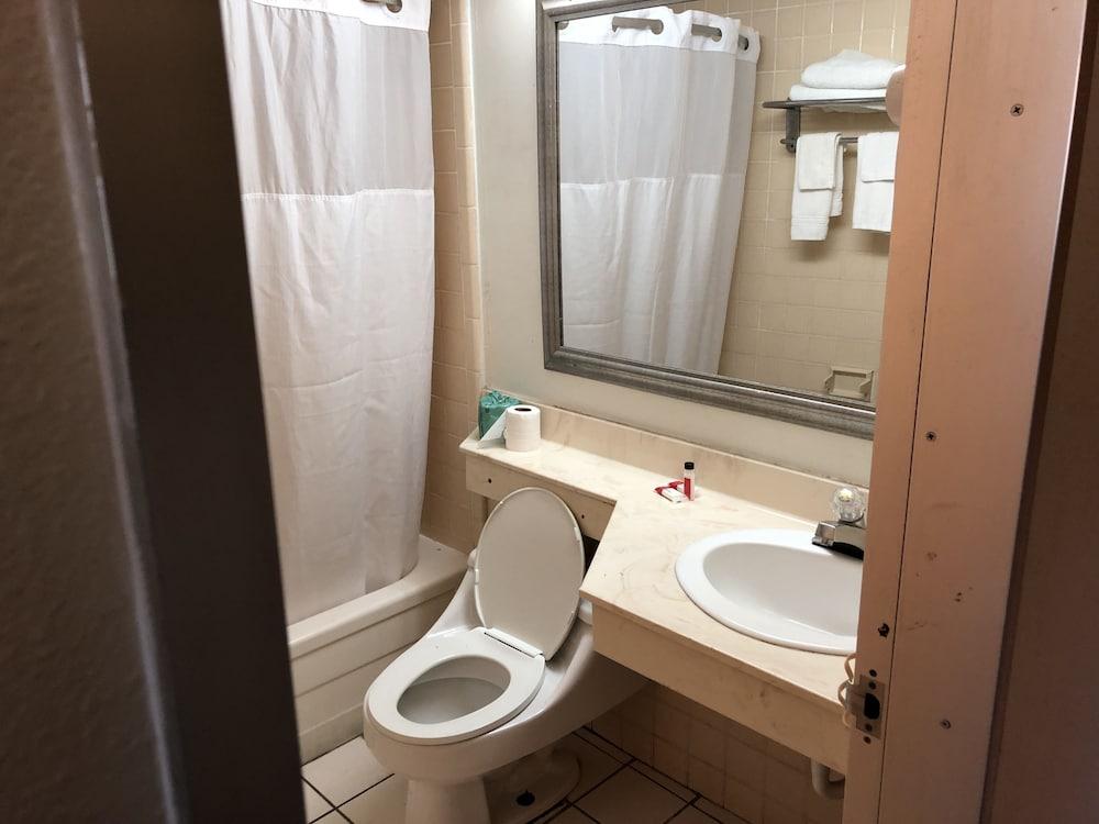 Days Inn Perry - photo 9