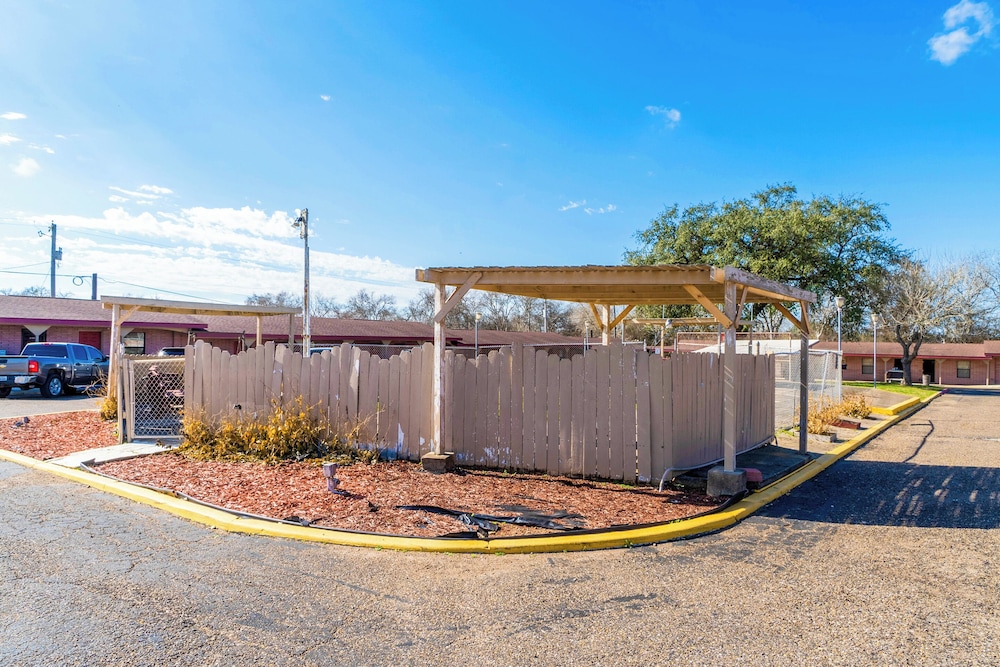 Oyo Hotel Beeville Us 181 - photo 78
