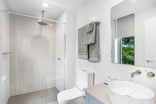 The Esplanade Luxuriously Styled New 3 Bed Apt — 4-Star Luxury Hotel in Moana, Australia