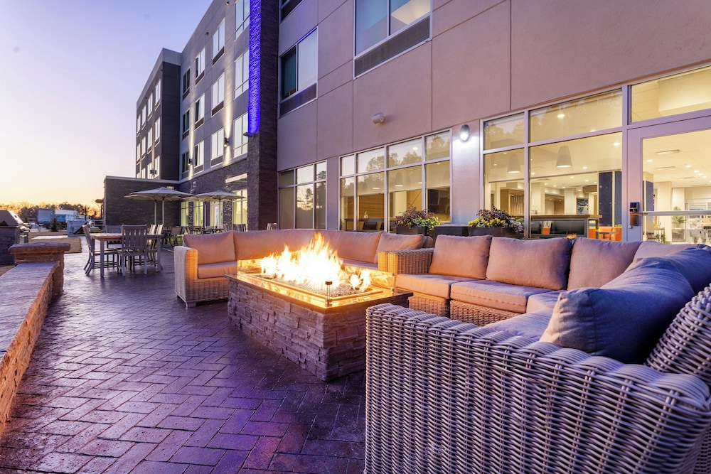 Holiday Inn Express & Suites Benson by IHG - photo 43