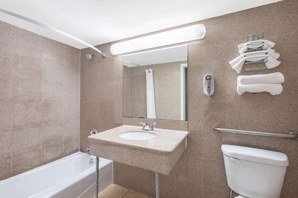 Days Inn by Wyndham Elmsford White Plains - photo 15