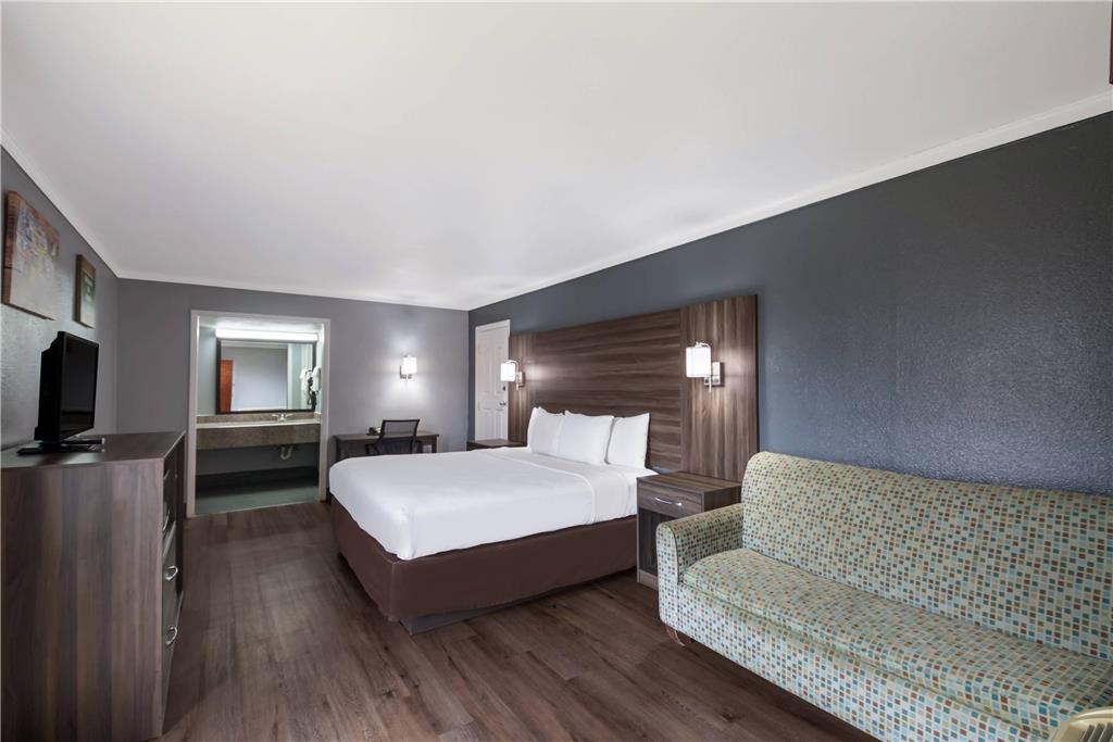 Econo Lodge Austin North near The Domain - photo 8