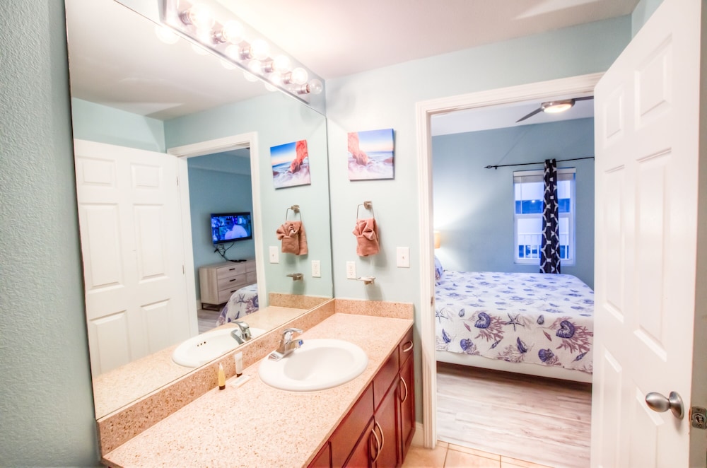 Laketown Wharf Resort by Aneliya's Rentals - photo 745