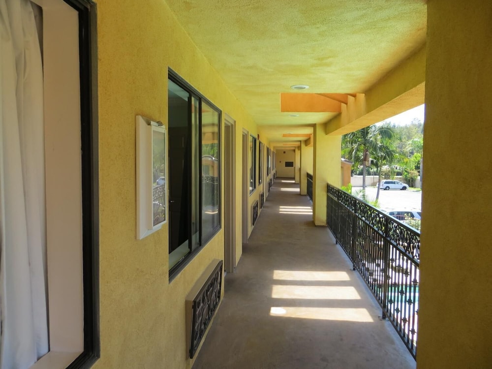 Azusa Inn Motel - photo 44