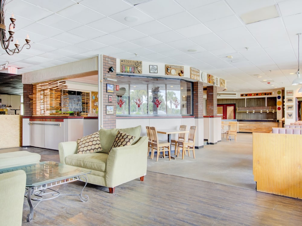 OYO Hotel Dundee By Crystal Lake - photo 37