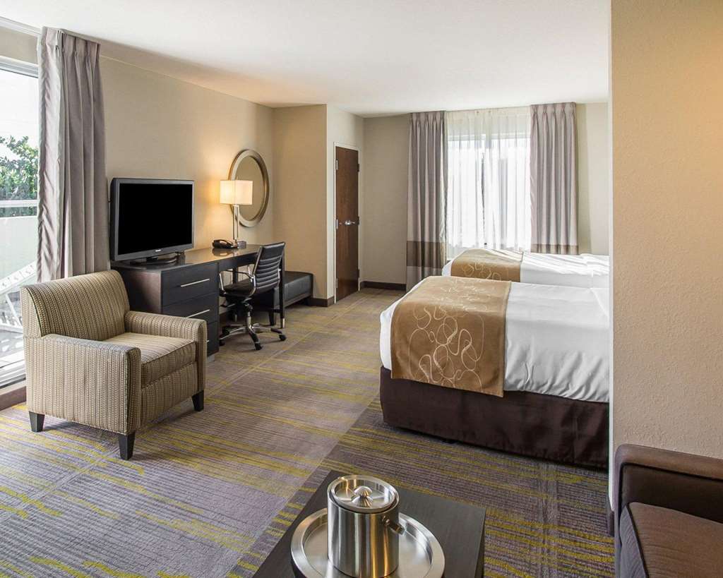 Comfort Suites Miami Airport North - photo 31