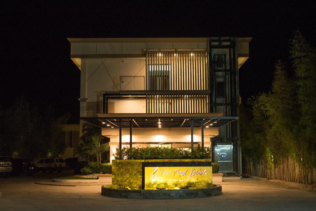 The First Islatel - carbon neutral hotel in Lucap