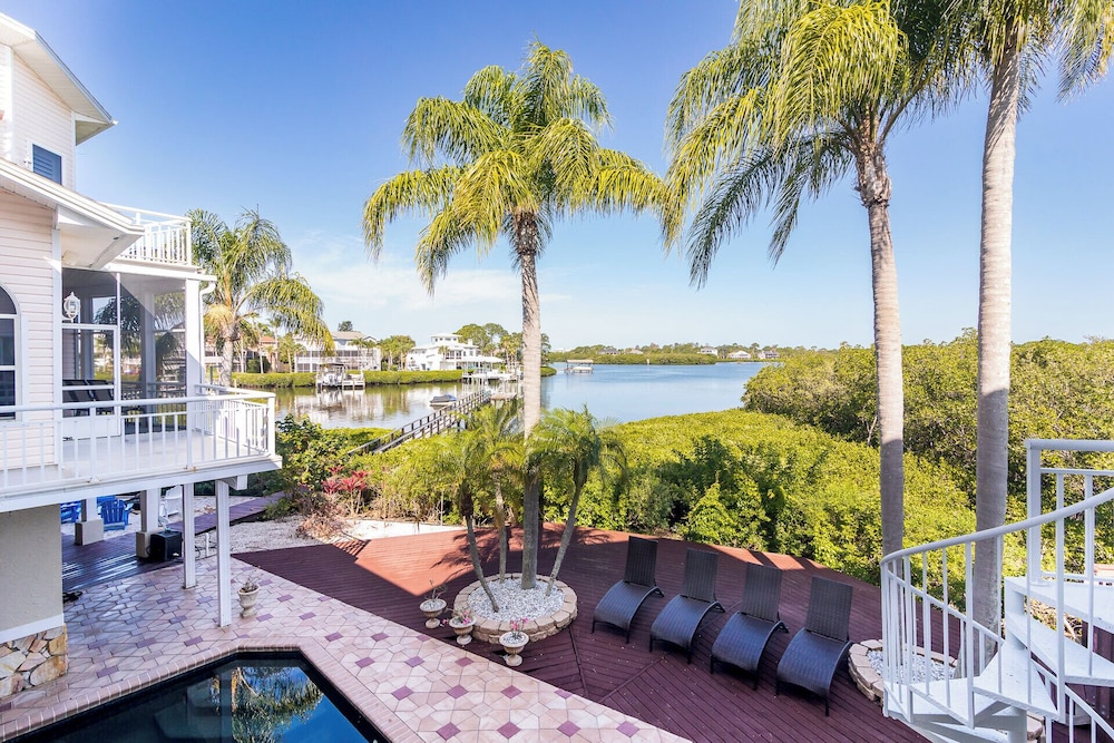 Dolphin Resort - last minute hotel in Tampa