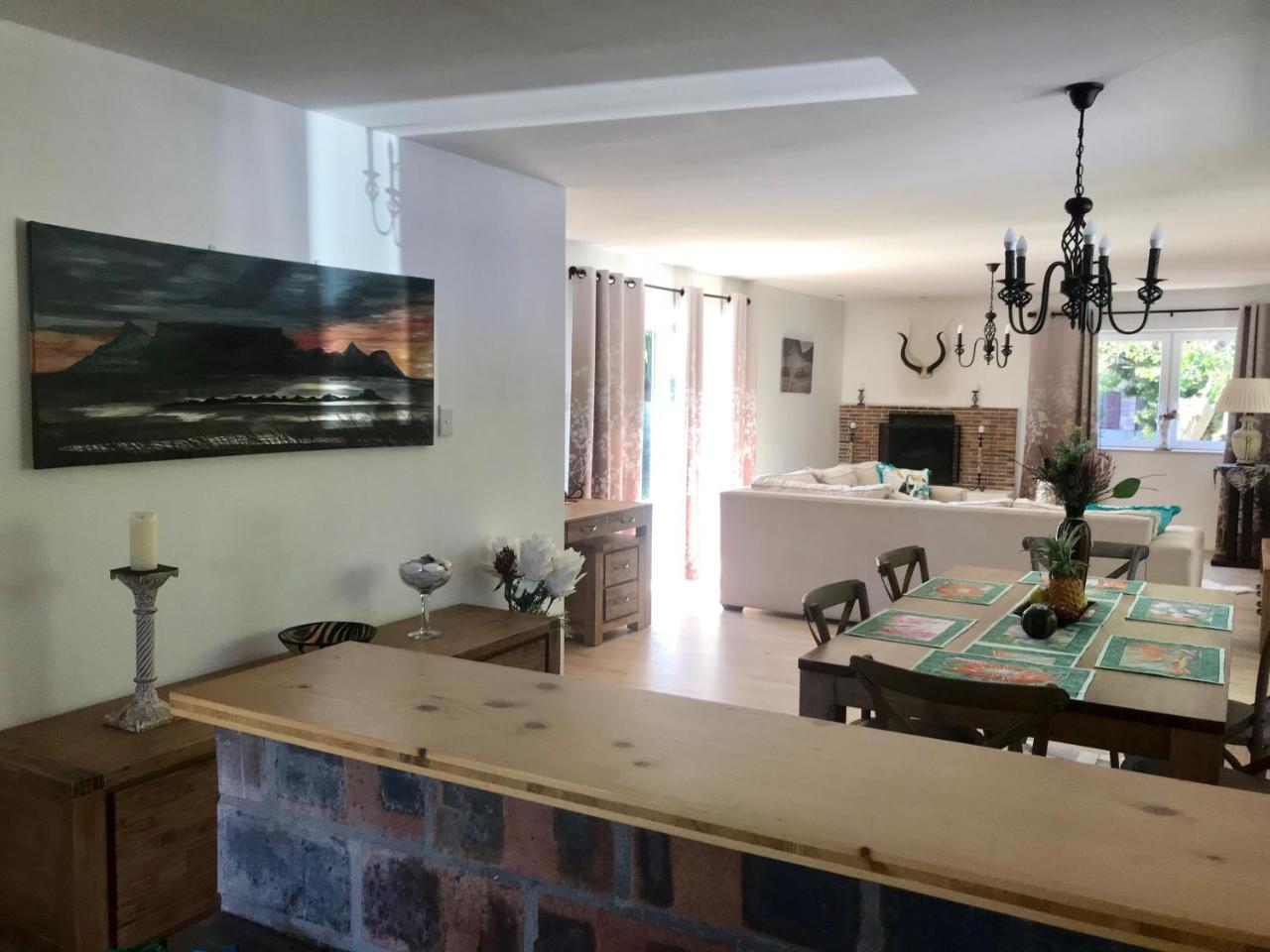 African Holiday Home in Table View