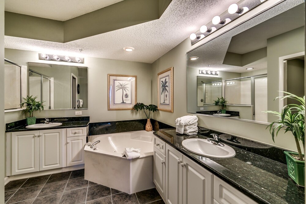 Barefoot Resort North Tower by Condo World - photo 37