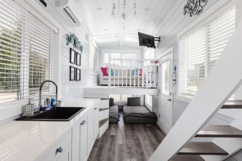 Breakfast at Tiffany’s in Apple Valley, United States