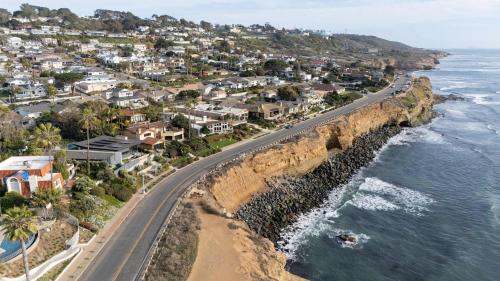 Oceanfront Luxury Home Sunset Views — 4-Star Luxury Hotel in San Diego, United States