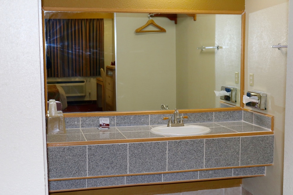 Budget Inn Barstow - photo 19