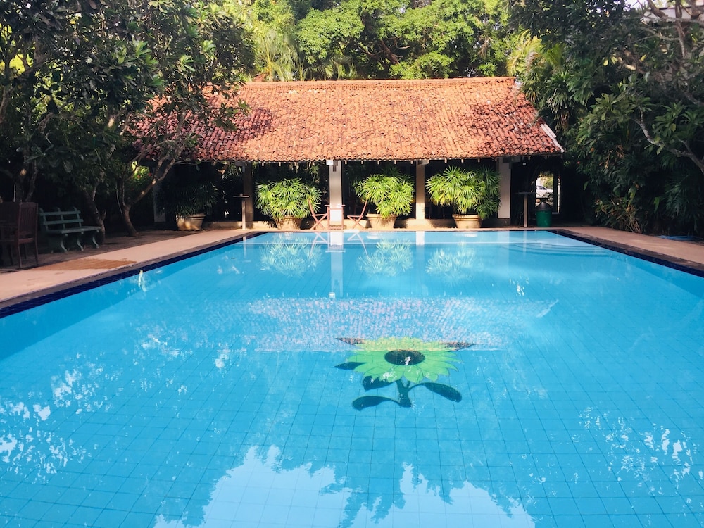 Hotel Sunflower — hotel in Kataragama