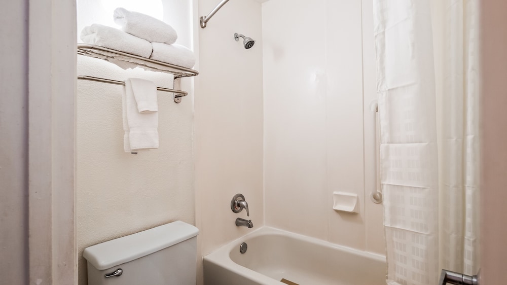 Ramada by Wyndham Savannah Gateway - photo 21