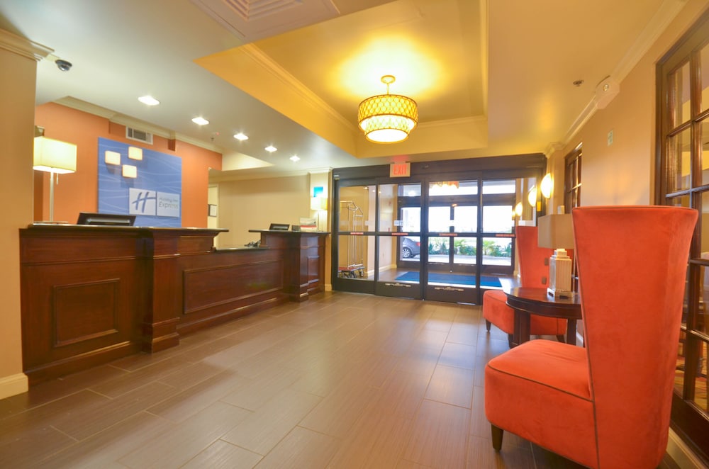 Holiday Inn Express Hotel & Suites Pine Bluff Pines Mall by IHG - photo 48