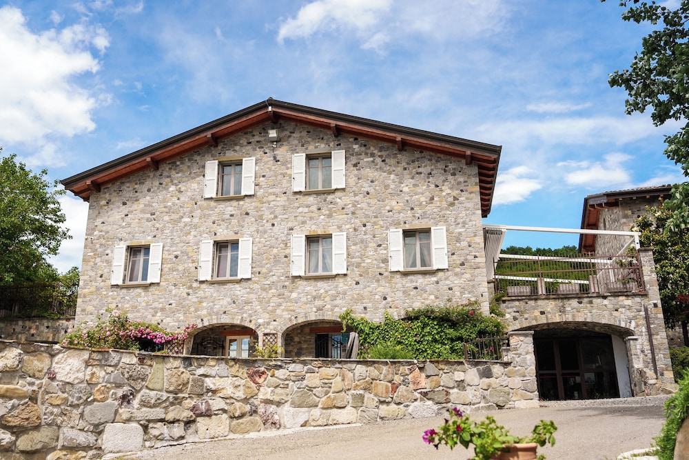 La Rasora B&B — 4-Star Luxury Hotel in Fornovo Di Taro, Italy