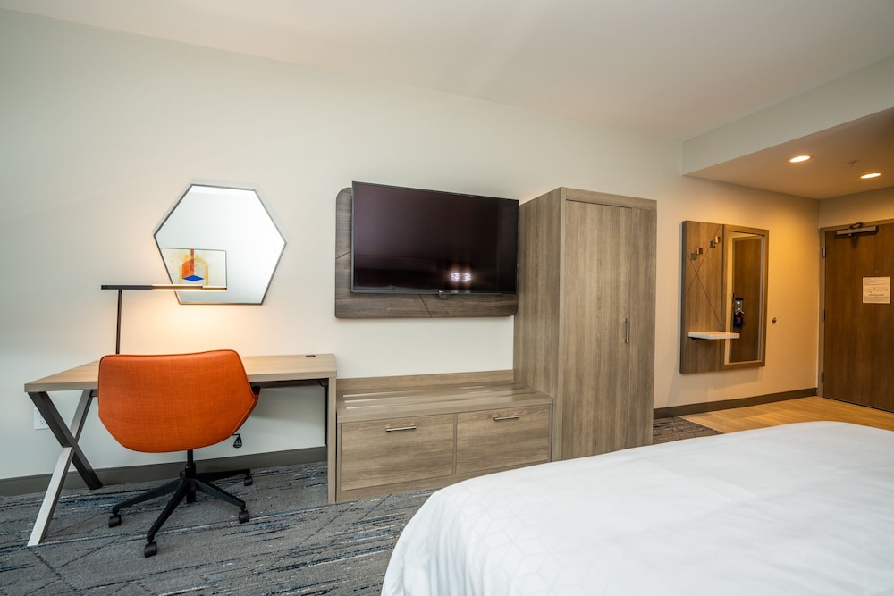 Holiday Inn Express & Suites Charlottesville by IHG - photo 23