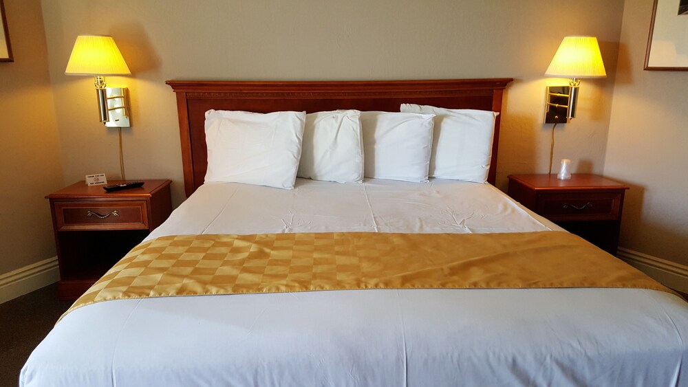 Pacific Motel - photo 11