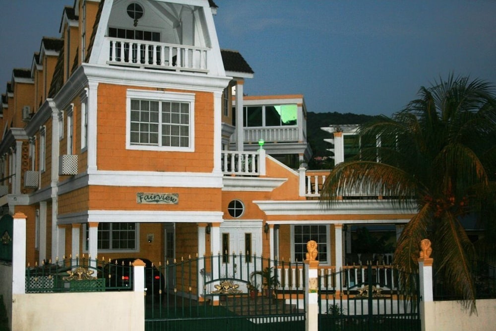 Fairview Guest House 5784804 — Kingstown