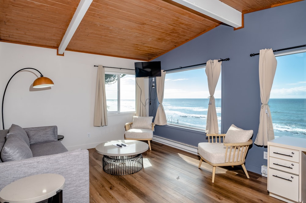 Seagull Beachfront Inn - photo 43