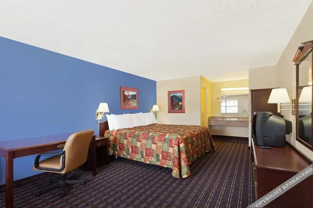 Days Inn by Wyndham Downtown Nashville West Trinity Lane - photo 3